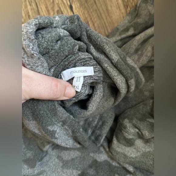 Maurices super soft Camouflage Sweat shirt - Picture 2 of 2